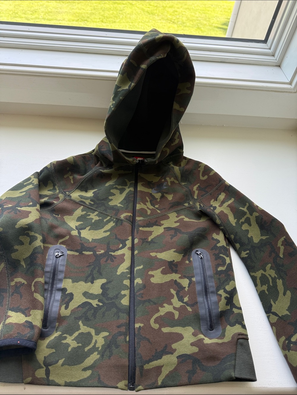Kids nike tech Camo Full‑Zip Hooded Jacket - Green Camo size Med. Like new.
